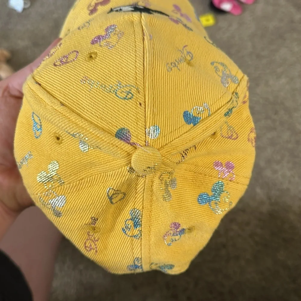 Disney hat and reversible Disney bucket hat. - Picture 4 of 13
